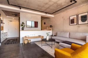 Rooftop Pool, Mountain Views, Wi-Fi, Parking