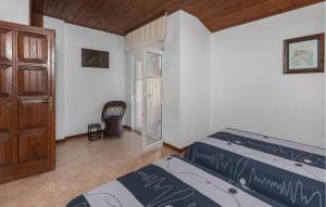 Nice Apartment In Banjol With Kitchen 