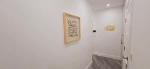 Abbey Corner by Nivaas 2-Located in the heart of the city centre-5 minute walk to train station-20 minutes to London via train