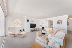 Blue Haven - Ocean View Penthouse with private jacuzzi and community pool