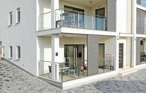 3 Bedroom Nice Apartment In Sibenik 