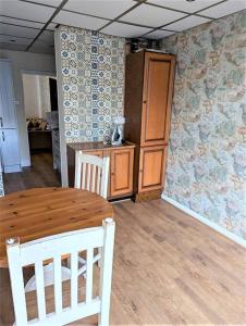 3 Bedroom House 10 min walk to Heathway Station