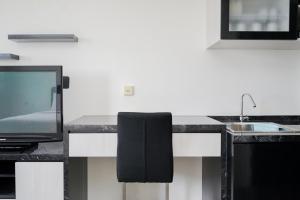 Elegant Studio at Bintaro Icon Apartment near Bintaro XChange Mall By Travelio