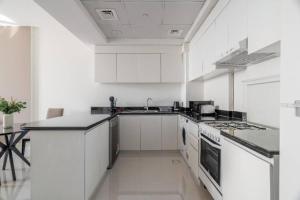 Exquisite 1Bedroom With City Views