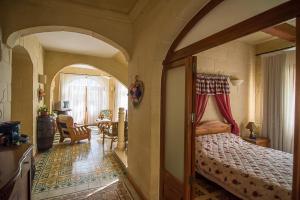 4 Bedroom Farmhouse with Private Pool