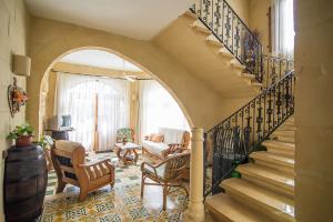 4 Bedroom Farmhouse with Private Pool