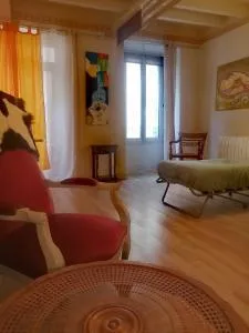 Appart Relais Art Bien-Etre Doué en Anjou - 蒙特勒伊贝莱