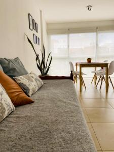 Depto Lamadrid - Zona Guemes 2 amb luminoso