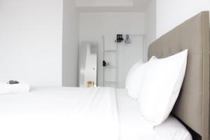 Spacious and Modern Studio Room Apartment at Grand Asia Afrika By Travelio