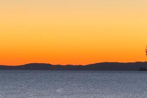 T3 Vue mer les pieds dans leau, piscine, clim