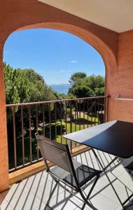 T3 Vue mer les pieds dans leau, piscine, clim