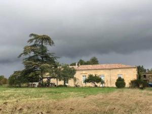 Gîte entre vignes et forêt avec vue sur la vallée