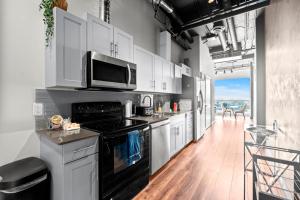 Bright Suites Finch West steps to Metro by hotel DUKE