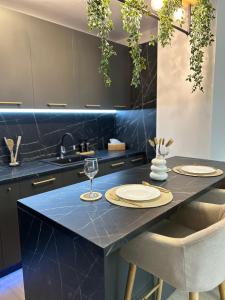 Urban Escape APT - Netflix & Max