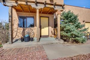 Mtn Views and Private Courtyard Home in Pueblo West