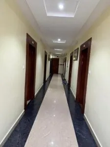 Hotel Omkareshwar Inn - Jhā Jhā