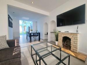 Modern 4 Bed inc Garden Room Parking - Oxford - Pass the Keys