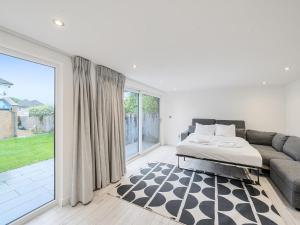 Modern 4 Bed inc Garden Room Parking - Oxford - Pass the Keys