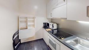 Charming 5th-Floor Studio in Vibrant Eaux-Vives - JA9-5