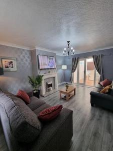 Comfy stays, Rotherham for contractors & Families, conservatory, free parking, wifi etc