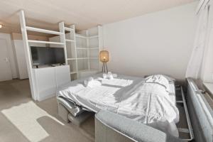 Studio lumineux avec vue sur les montagnes