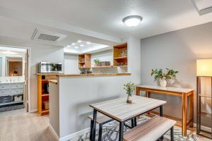 Pool and Hot Tub Updated Tucson Condo with Workspace