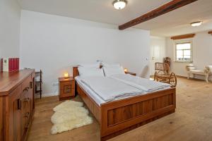 Luxuriöse Sandstein Villa - 320 qm - 7 Räume