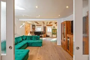 Luxuriöse Sandstein Villa - 320 qm - 7 Räume - Schullwitz