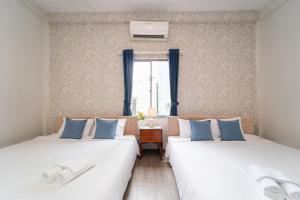 Phòng 4 Người Có Phòng Tắm Riêng Bên Ngoài (Quadruple Room with Private External Bathroom)