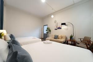 Phòng 4 Người Có Phòng Tắm Riêng Bên Ngoài (Quadruple Room with Private External Bathroom)