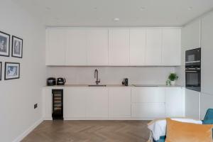 The Tranquil Den - Regents Park - by Frankie Says