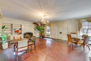 Wilson Family Home Walk to Community Rec Center!