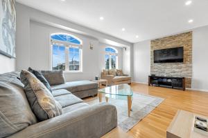 Elegant 3Bedroom with Smart TV and Backyard