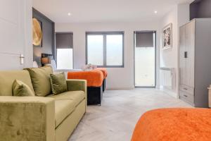 Spacious Apartment Next to Brighton Beach Sleep 6