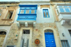 Seaview Sliema 30 seconds to High Street & Ferry, 2x Double En-suite Bedrooms, Modern Whole Traditional Townhouse, Kitchen, Living Area, & Roof Terrace