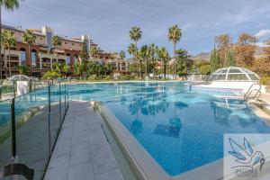 2 BDR apt with heated pool & jacuzzi