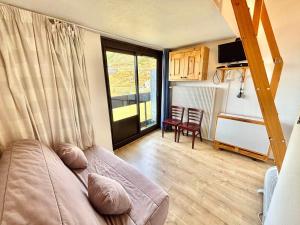 Studio économique 2 pers. avec balcon aux Menuires, animaux admis - FR-1-452-160