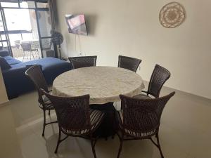 Apto Praia do Morro, 100m da praia, 3 Qts, uma vaga de garagem e WI-FI grátis