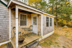 Ski & Hike! New London Cottage w Beach Access