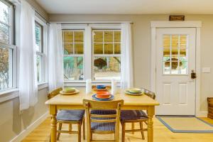 Ski & Hike! New London Cottage w Beach Access