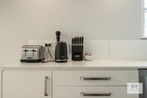 Beautiful Birkenhead Home (Furnished Rentals) - Дома для отпуска, Окленд