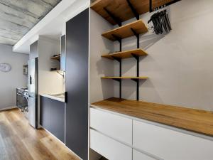 Stylish, brand new, secure apartment with pool
