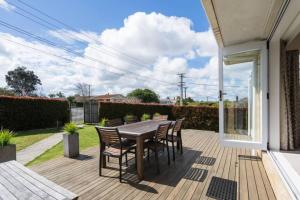 Charming One Tree Hill House by Furnished Rentals