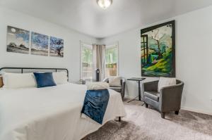 Steps to Downtown Eateries & Bars - With Fire Pit!