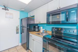 Updated Oceanfront King Suite-Oversized Private Balcony- Caravelle 515