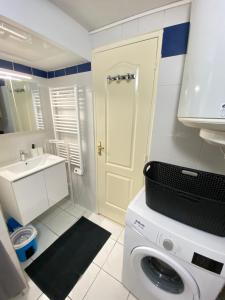 Studio et Projecteur à 100 m du Métro