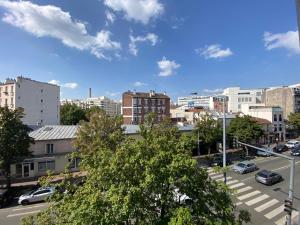 Studio et Projecteur à 100 m du Métro