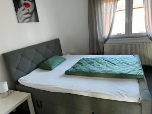Elegante Apartment in Erftstadt mit Balkon, Zentral, Bahnhof nah, Phantasialand Brühl bei Cologne