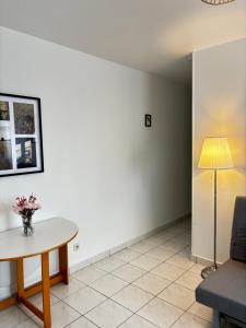 Appartement F3 avec Projecteur à 100m du Métro!