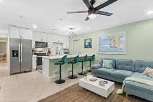The Shark Tank Cocoa Beach - Margaritaville, Downtown, 5-Min Walk to Beach, Shops & Bars - 可可比奇